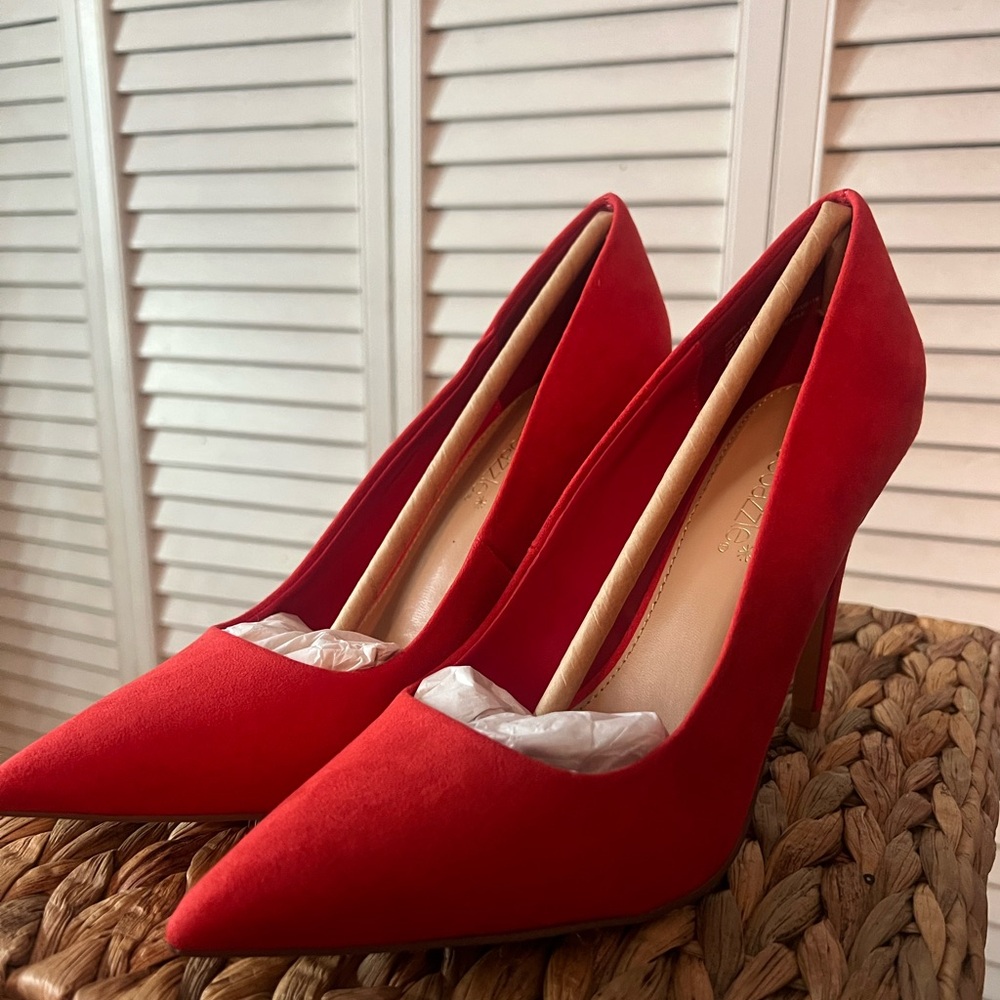🎃Shoe Dazzle Red Suede Pumps